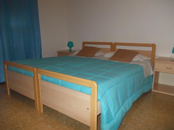 Travellers Lodge B&B : photo 2 de la chambre chambre double deluxe avec salle de bains commune