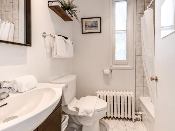 Hôtel Automatisé Manoir des Remparts : photo 5 de la chambre chambre double – vue sur lac