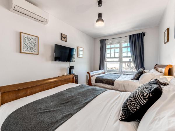 Hôtel Automatisé Manoir des Remparts : photo 10 de la chambre chambre double – vue sur lac