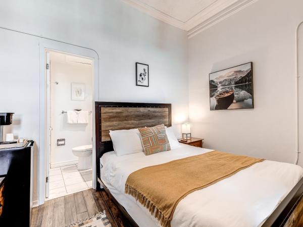 Hôtel Automatisé Manoir des Remparts : photo 2 de la chambre chambre standard lit queen-size