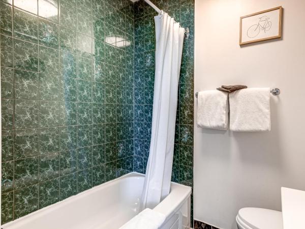 Hôtel Automatisé Manoir des Remparts : photo 9 de la chambre chambre standard lit queen-size