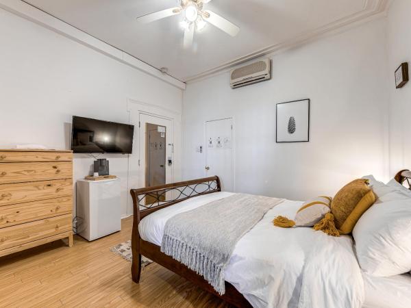 Hôtel Automatisé Manoir des Remparts : photo 5 de la chambre chambre lit queen-size