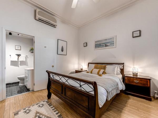 Hôtel Automatisé Manoir des Remparts : photo 9 de la chambre chambre lit queen-size