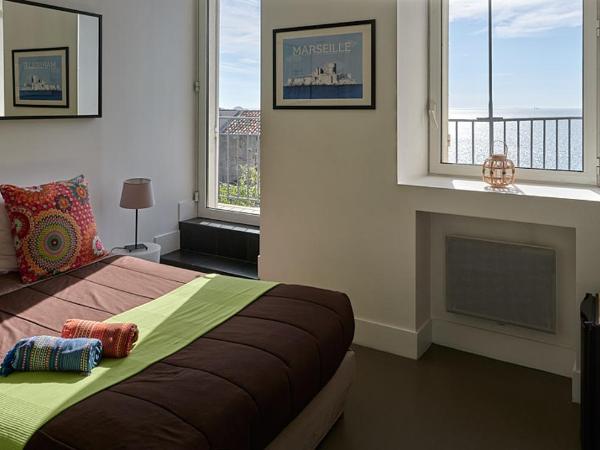 La LUNA of MARSEILLE - VILLA D'ARCHITECTE B&B : photo 1 de la chambre chambre double - vue sur mer