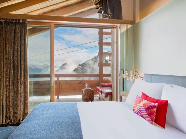 W Verbier : photo 4 de la chambre suite cool junior avec balcon et vue sur montagne