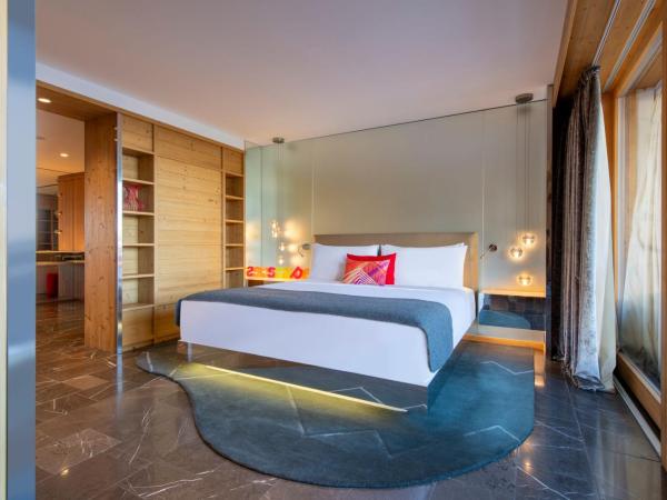 W Verbier : photo 3 de la chambre fantastique suite lit king-size avec balcon et cheminée