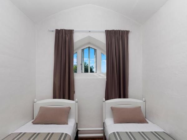 Jailhouse Accommodation : photo 2 de la chambre chambre lits jumeaux standard avec salle de bains commune