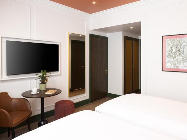 Holiday Inn London Oxford Circus, an IHG Hotel : photo 2 de la chambre standard room with two single beds and city view