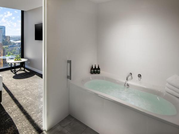 Crowne Plaza Adelaide, an IHG Hotel : photo 8 de la chambre suite 1 chambre - vue sur ville