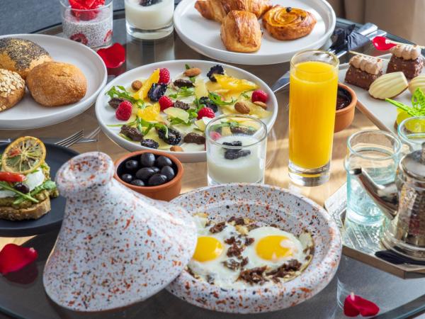 DIAGONAL HOTEL : photo 8 de la chambre suite