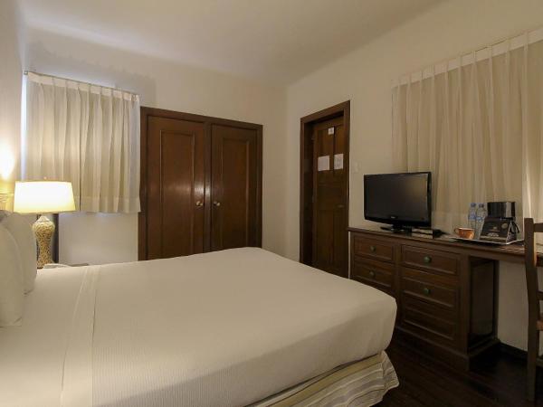Hotel Casino Morelia : photo 5 de la chambre chambre standard lit queen-size
