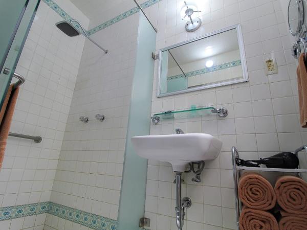 Hotel Casino Morelia : photo 6 de la chambre chambre double standard avec 2 lits doubles