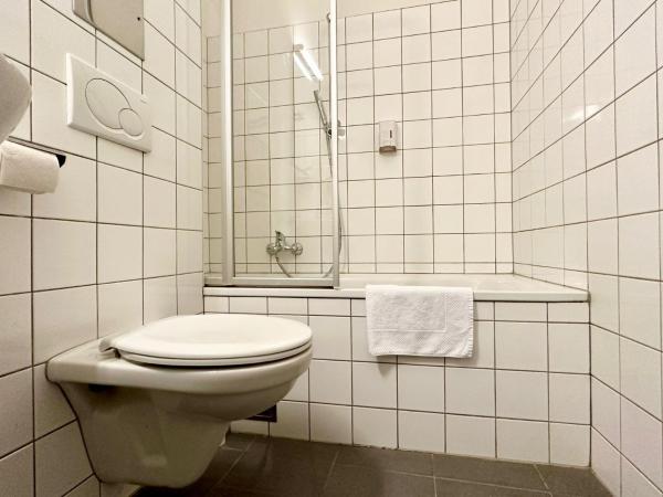 Very Central, 5 min to city center, Self Check In : photo 5 de la chambre chambre double