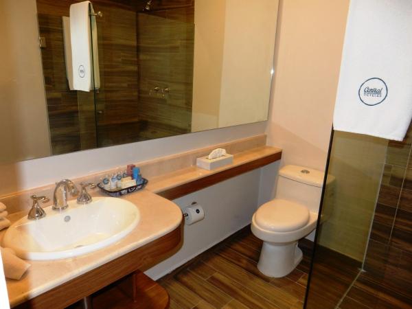 Historico Central Hotel : photo 7 de la chambre chambre deluxe avec 2 lits doubles