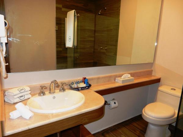 Historico Central Hotel : photo 8 de la chambre chambre double avec balcon