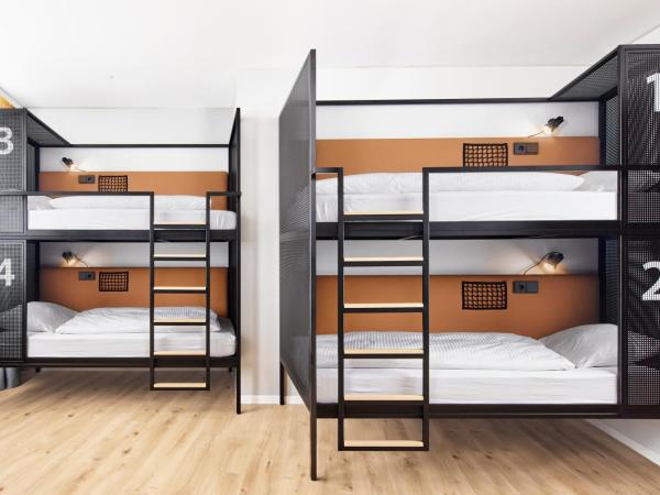 H2 Hotel Wien Schönbrunn : photo 1 de la chambre chambre quadruple confort