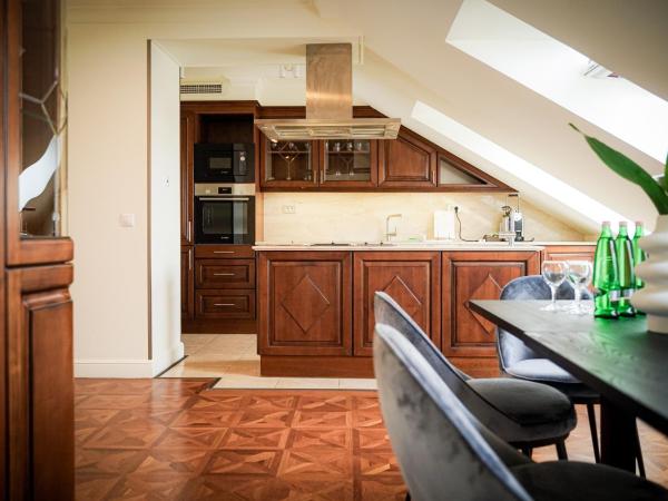 Queen's Court Hotel & Residence : photo 5 de la chambre suite royale