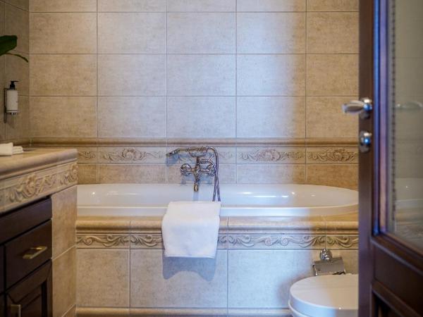 Queen's Court Hotel & Residence : photo 10 de la chambre suite royale