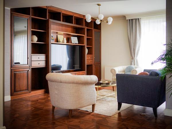 Queen's Court Hotel & Residence : photo 4 de la chambre suite royale