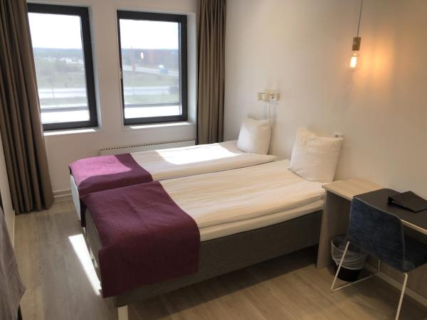 Hotell Fyrislund : photo 2 de la chambre chambre lits jumeaux Économique avec salle de bains commune