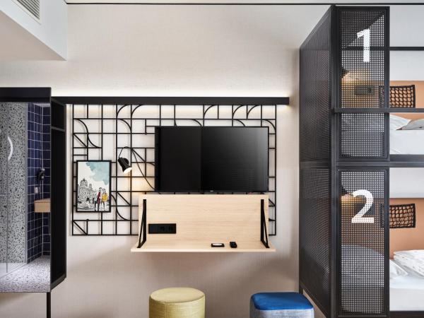 H2 Hotel Wien Schönbrunn : photo 5 de la chambre chambre quadruple supérieure 