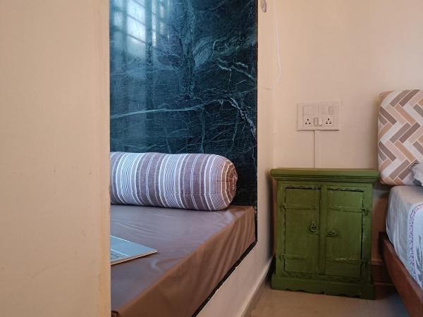 Nagarik Commune, Baner - Pune : photo 7 de la chambre chambre double deluxe avec balcon