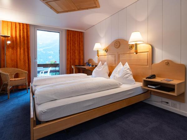 Hotel Bellevue - Traditional Swiss Hideaway : photo 5 de la chambre chambre double jungfrau panorama avec balcon