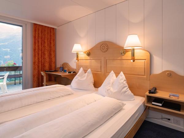Hotel Bellevue - Traditional Swiss Hideaway : photo 2 de la chambre chambre double jungfrau panorama avec balcon