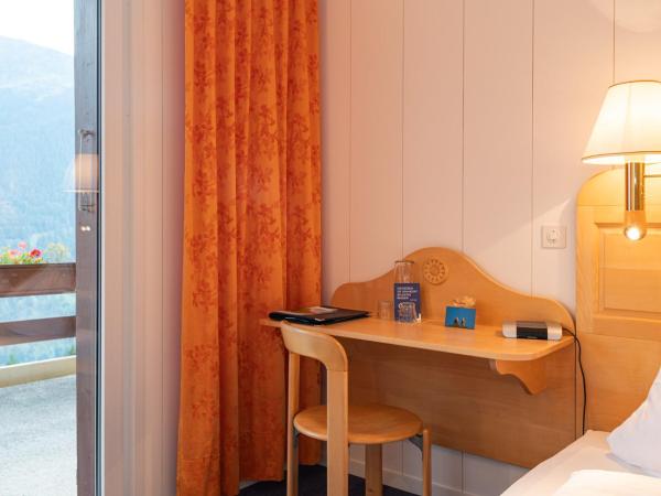 Hotel Bellevue - Traditional Swiss Hideaway : photo 6 de la chambre chambre double jungfrau panorama avec balcon