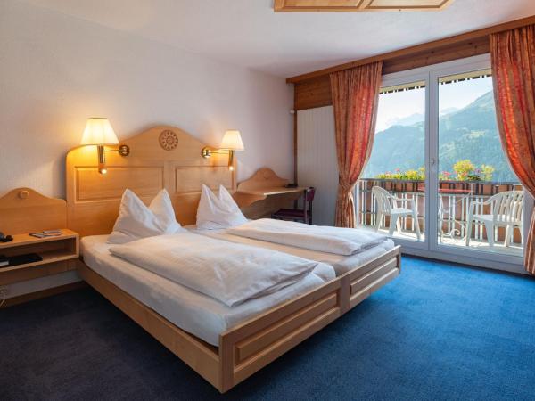 Hotel Bellevue - Traditional Swiss Hideaway : photo 1 de la chambre chambre double jungfrau panorama avec balcon