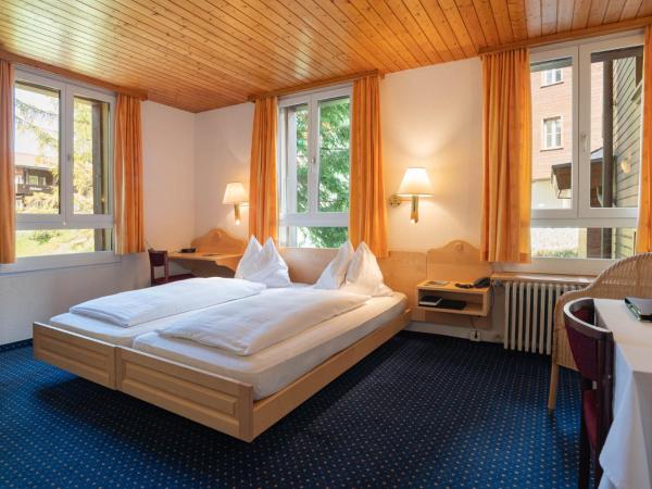 Hotel Bellevue - Traditional Swiss Hideaway : photo 10 de la chambre chambre double sans balcon - côté nord