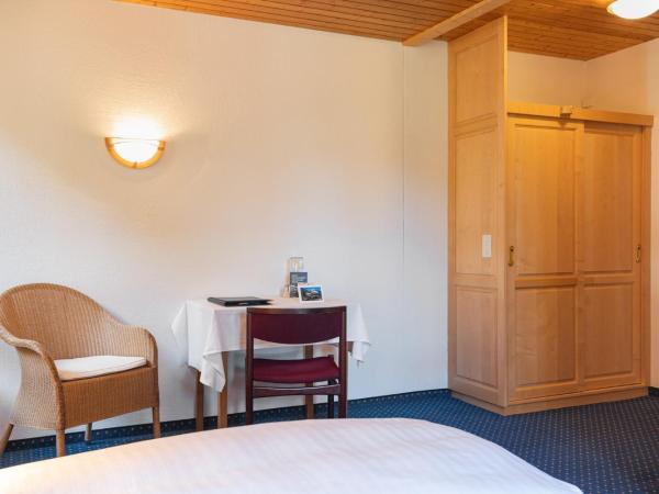 Hotel Bellevue - Traditional Swiss Hideaway : photo 9 de la chambre chambre double sans balcon - côté nord