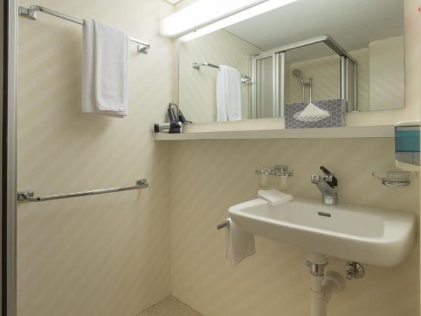 Hotel Bellevue - Traditional Swiss Hideaway : photo 7 de la chambre chambre simple jungfrau panorama avec balcon