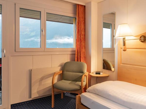 Hotel Bellevue - Traditional Swiss Hideaway : photo 1 de la chambre chambre simple jungfrau panorama avec balcon