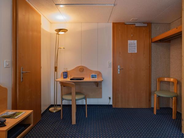 Hotel Bellevue - Traditional Swiss Hideaway : photo 8 de la chambre chambre simple jungfrau panorama avec balcon