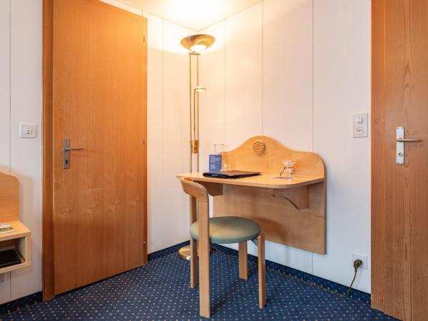 Hotel Bellevue - Traditional Swiss Hideaway : photo 6 de la chambre chambre simple jungfrau panorama avec balcon