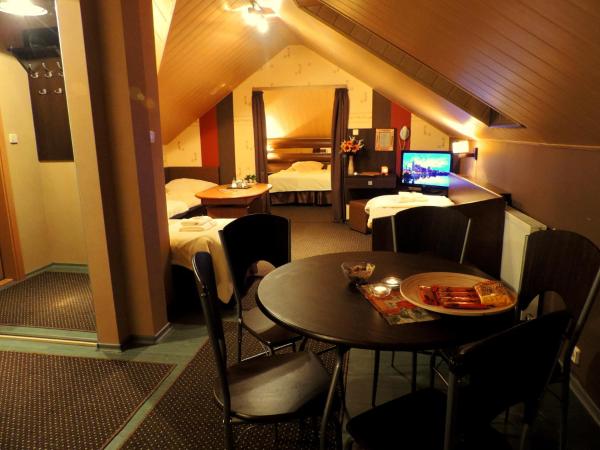 Apart A2 Bezobsługowy 24h Poznań : photo 8 de la chambre chambre familiale