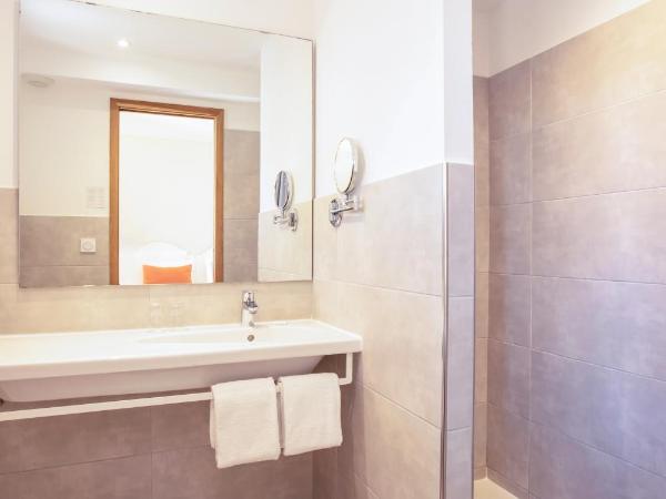 Hotel La Bienvenue : photo 3 de la chambre chambre - vue sur cour