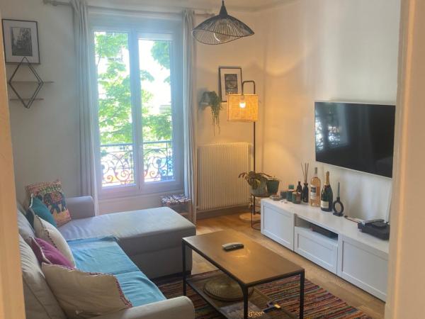Friendly Flat in Montmartre : photo 1 de la chambre chambre double avec salle de bains privative