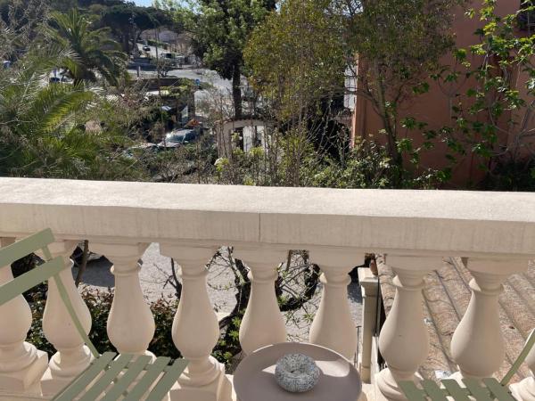 Hotel La Bienvenue : photo 3 de la chambre petite chambre avec balcon