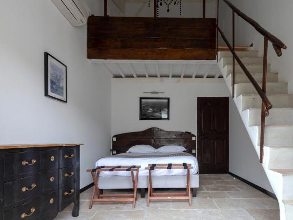 Le Sauvage - Domaine en Camargue : photo 3 de la chambre chambre quadruple avec salle de bains privative