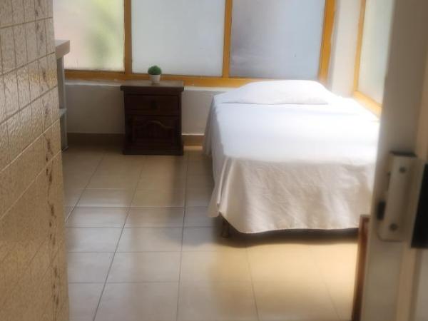 Anys Hostal : photo 2 de la chambre chambre simple Économique