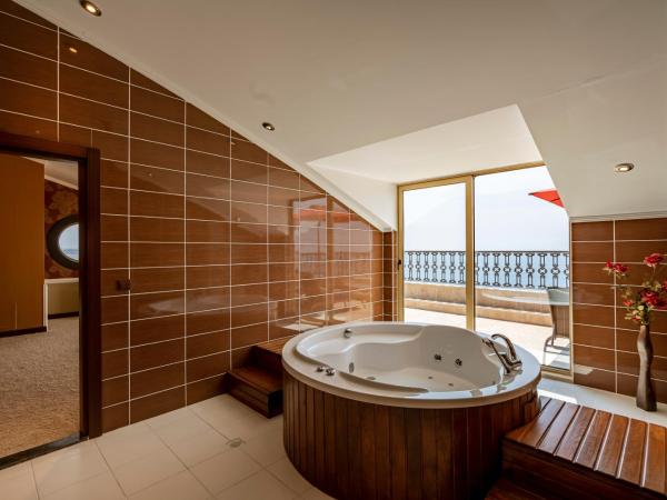 Megasaray Westbeach Antalya : photo 6 de la chambre suite lit king-size - vue sur mer