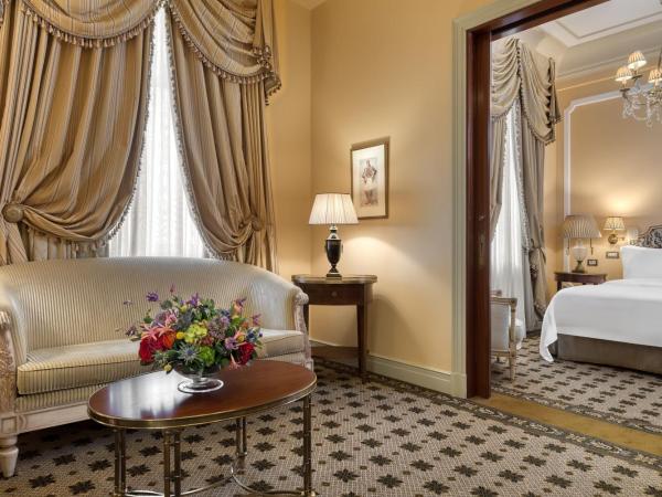 Hotel Grande Bretagne, a Luxury Collection Hotel, Athens : photo 2 de la chambre suite 1 chambre lit king-size deluxe - vue sur cour