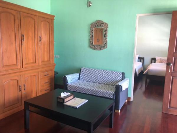 Feung Nakorn Balcony Rooms and Cafe : photo 3 de la chambre chambre quadruple