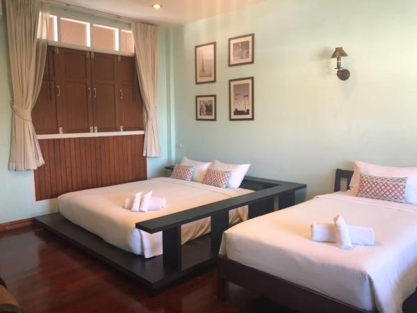Feung Nakorn Balcony Rooms and Cafe : photo 1 de la chambre chambre quadruple