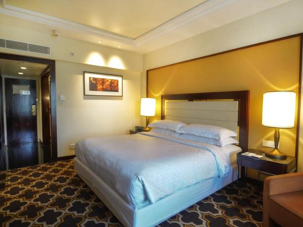 Sheraton Grand Pune Bund Garden Hotel : photo 5 de la chambre chambre lit king-size classique