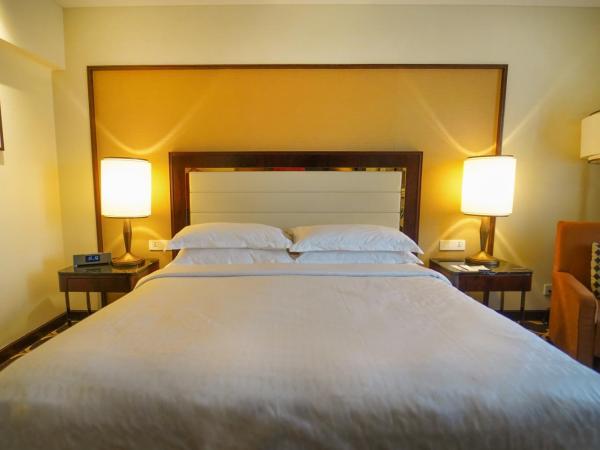 Sheraton Grand Pune Bund Garden Hotel : photo 4 de la chambre chambre lit king-size classique