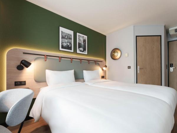 Campanile Prime Paris 19 - La Villette : photo 5 de la chambre chambre standard - lits jumeaux