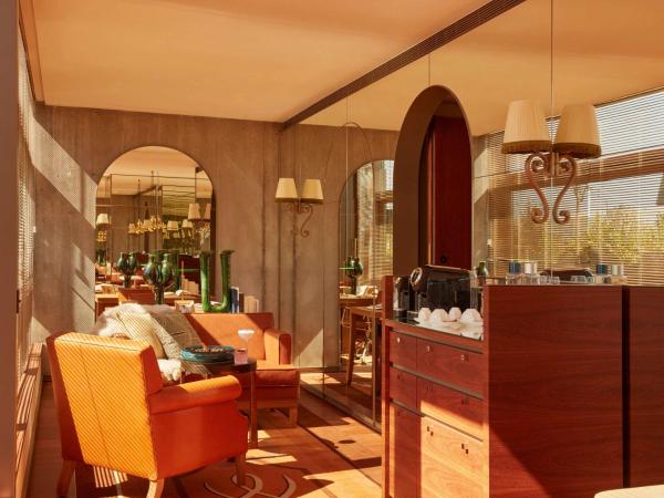 Mondrian Bordeaux Les Carmes : photo 8 de la chambre suite mondrian avec terrasse